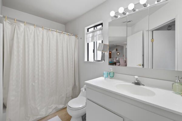 Bathroom, Interior, Pendant Lights, Wood Texture Flooring