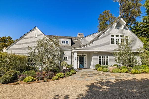 Exterior, Facade, Farmhouse