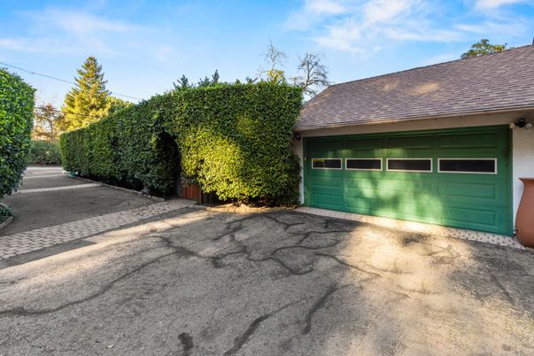 Detached Garage, Exterior