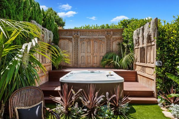 Exterior, Hot Tub