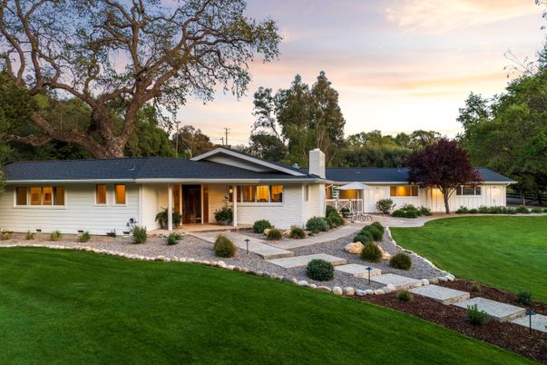 Backyard, Exterior, Facade, Ranch