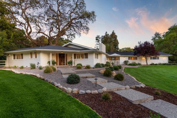 Backyard, Exterior, Facade, Ranch