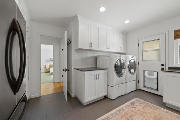 Interior, Recessed Lighting, Washer, Wood Texture Flooring