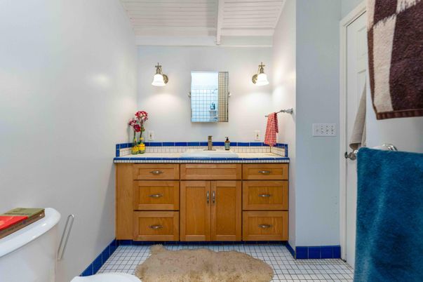 Bathroom, Interior, Tile Countertops