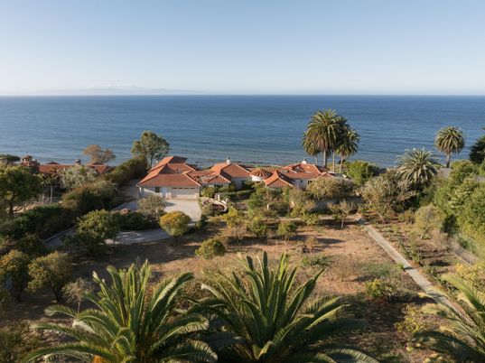 Exterior, Lake