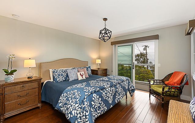 Bedroom, Interior, Pendant Lights, Wood Texture Flooring