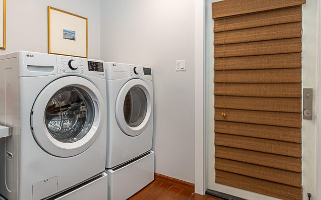 Interior, Washer, Wood Texture Flooring