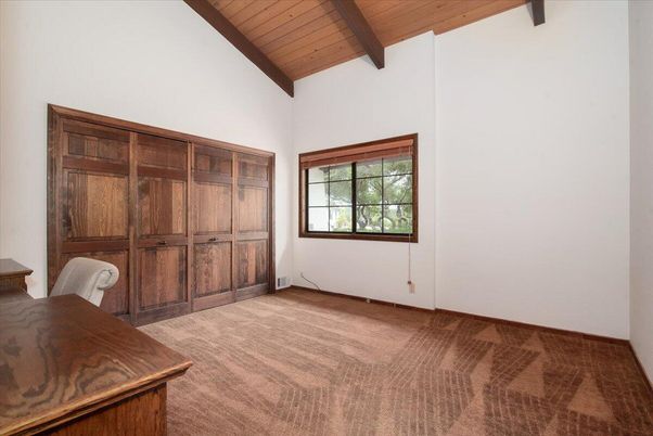 Empty room, Interior, Wooden Beams, Wooden Ceilings