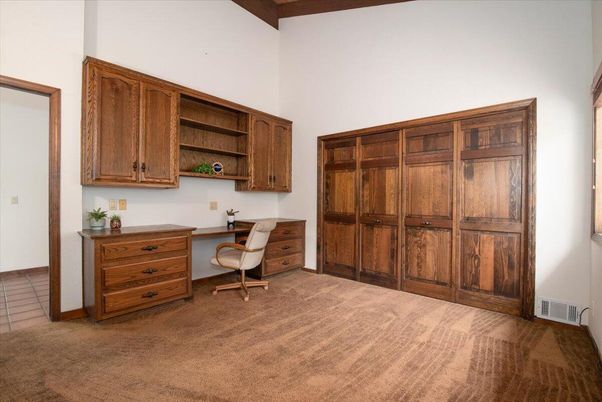 Home Office, Interior