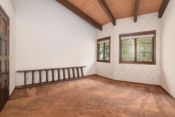 Empty room, Interior, Wooden Beams, Wooden Ceilings