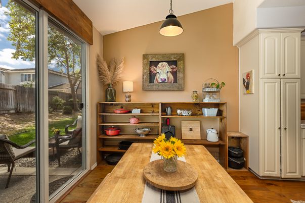 Interior, Pendant Lights, Wood Texture Flooring