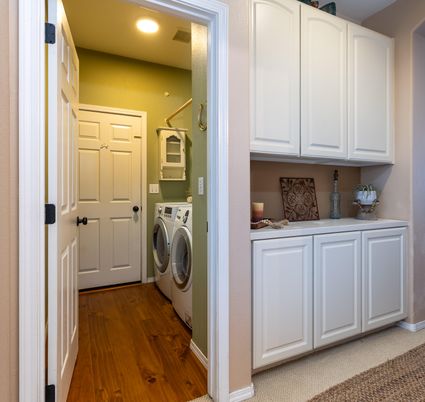 Interior, Recessed Lighting, Washer, Wood Texture Flooring