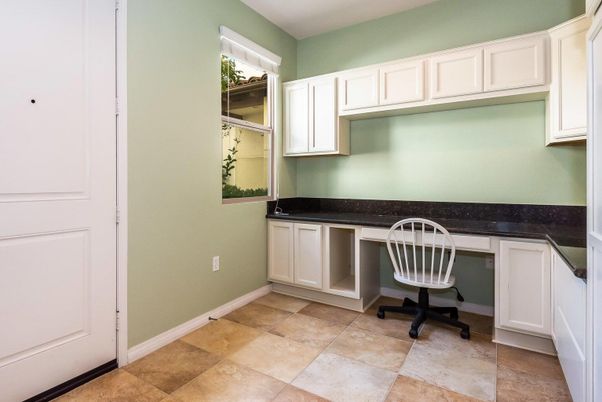 Home Office, Interior