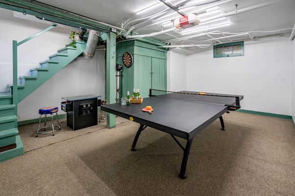 Game Room, Interior