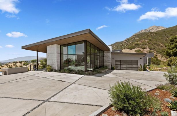 Attached, Exterior, Facade, Modern