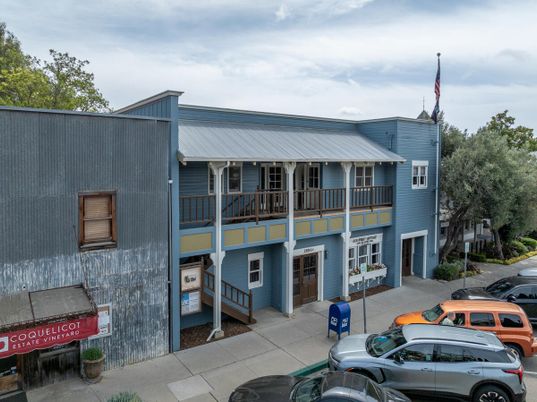 Exterior, Facade, Rowhouse
