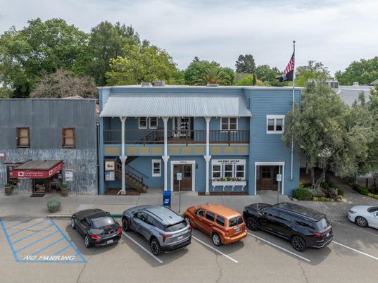 Exterior, Facade, Rowhouse