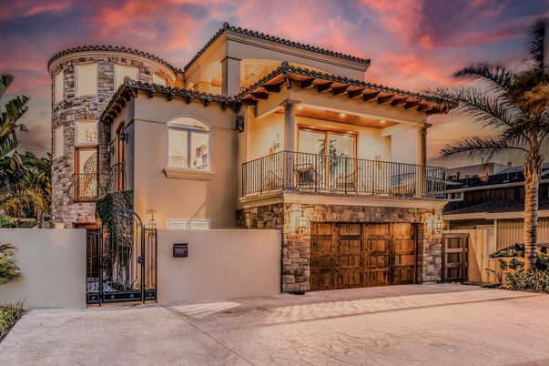 Attached, Exterior, Facade, Mediterranean