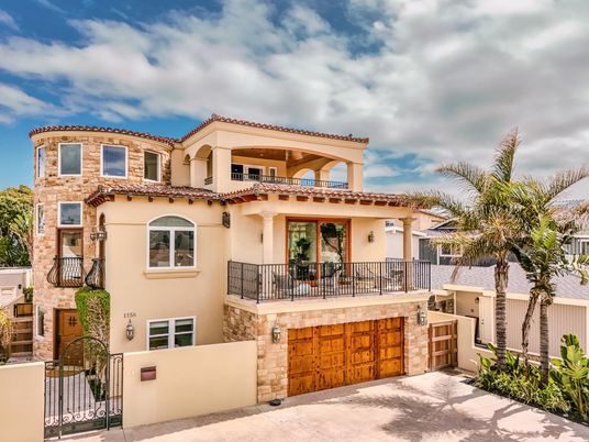 Attached, Exterior, Facade, Mediterranean