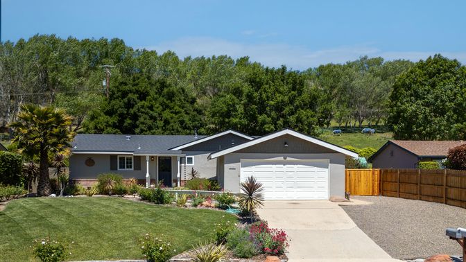 Attached, Exterior, Facade, Ranch