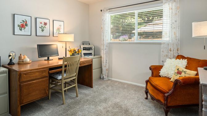 Home Office, Interior