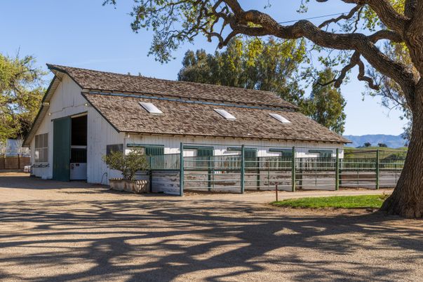 Backyard, Exterior, Facade, Ranch