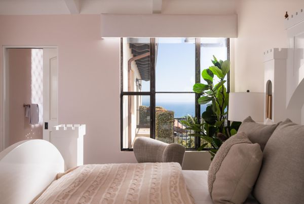 Bedroom, Interior, Water