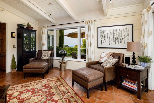 Interior, Living room, Water