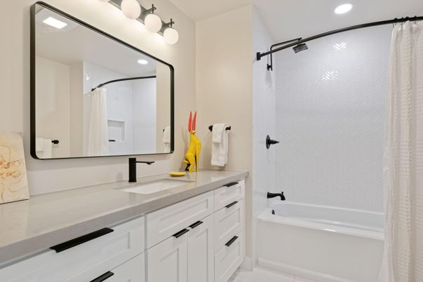 Bathroom, Dual Sink Vanities, Interior, Recessed Lighting