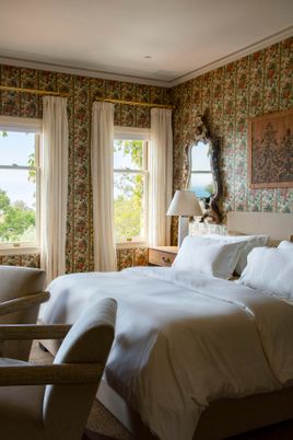 Bedroom, Interior, Water