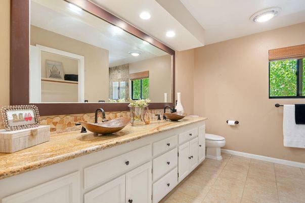 Bathroom, Dual Sink Vanities, Interior, Recessed Lighting