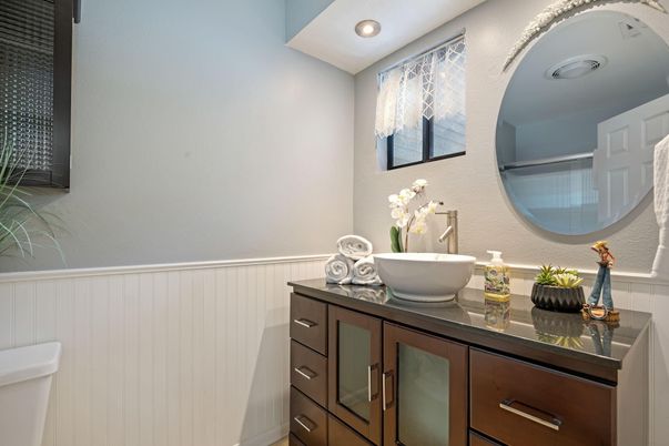 Bathroom, Interior, Recessed Lighting
