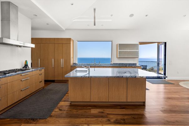 Interior, Kitchen, Recessed Lighting, Water, Wood Texture Flooring