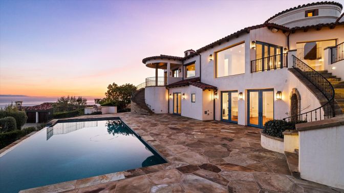 Exterior, Pool, Water