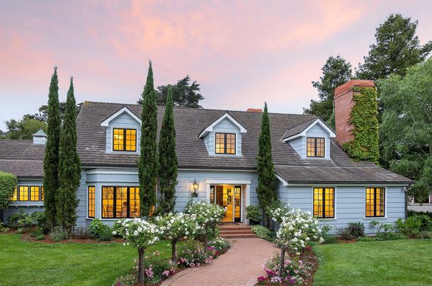 Exterior, Facade, Cape Cod