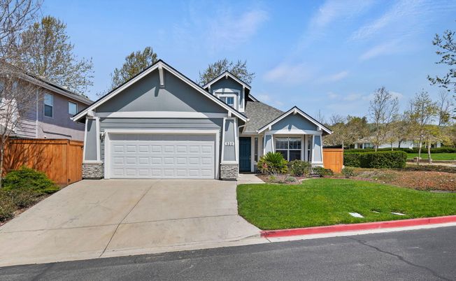 Attached, Exterior, Facade, American Craftsman