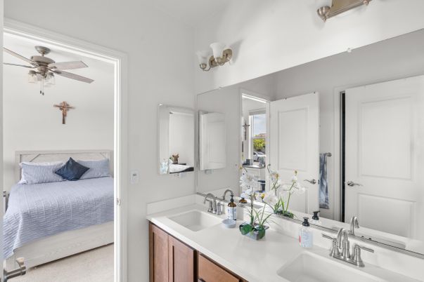 Bathroom, Bedroom, Dual Sink Vanities, Interior