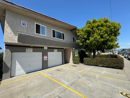 Attached, Exterior, Facade, Modern