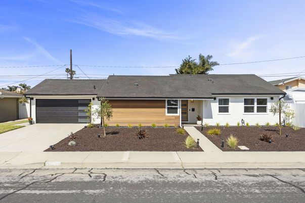 Attached, Exterior, Facade, Ranch