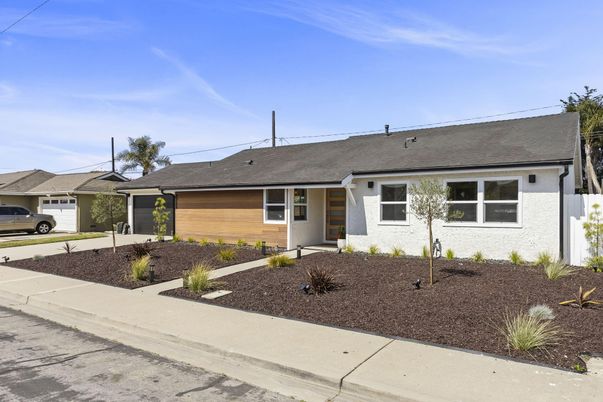 Attached, Exterior, Facade, Ranch