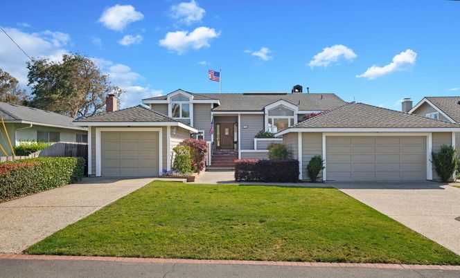 Attached, Exterior, Facade, Ranch