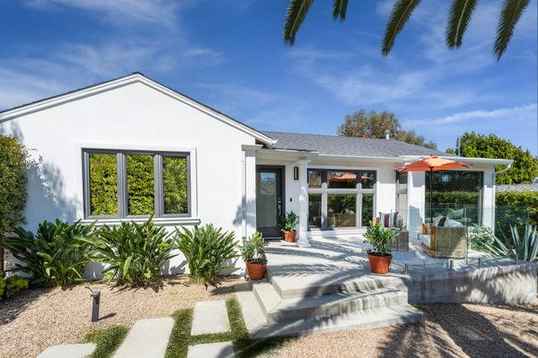 Exterior, Facade, Ranch
