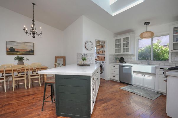 Chandelier, Dining room, Interior, Kitchen, Wood Texture Flooring