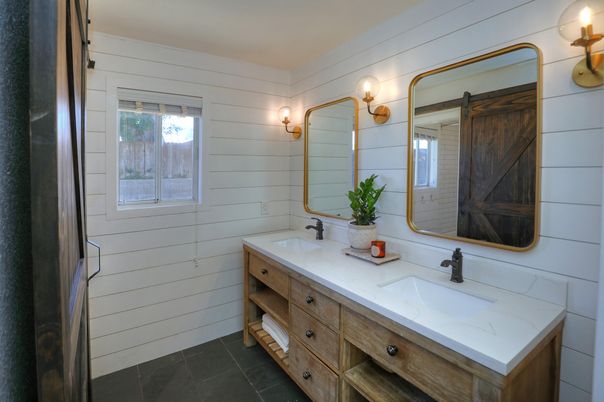 Bathroom, Dual Sink Vanities, Interior