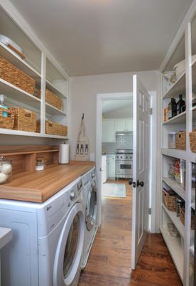 Interior, Washer, Wood Texture Flooring
