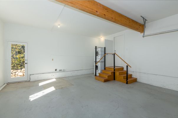 Empty room, Interior, Wooden Beams