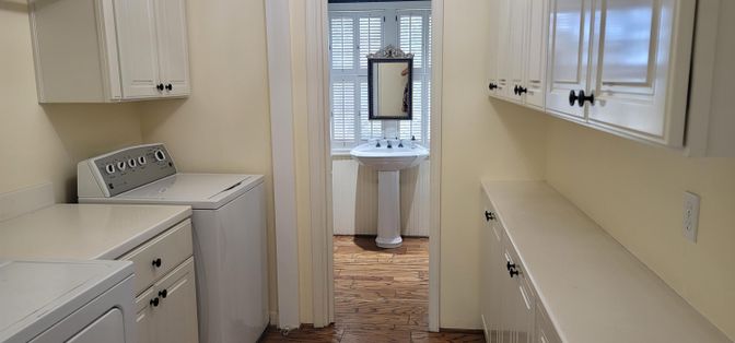 Interior, Washer, Wood Texture Flooring