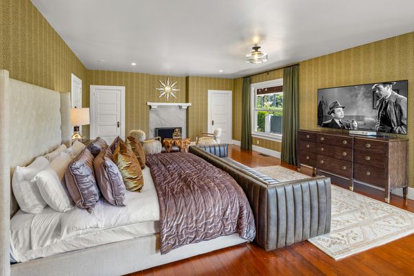 Bedroom, Fireplace, Interior, Recessed Lighting, Wood Texture Flooring