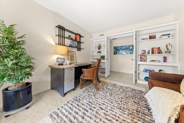 Home Office, Interior
