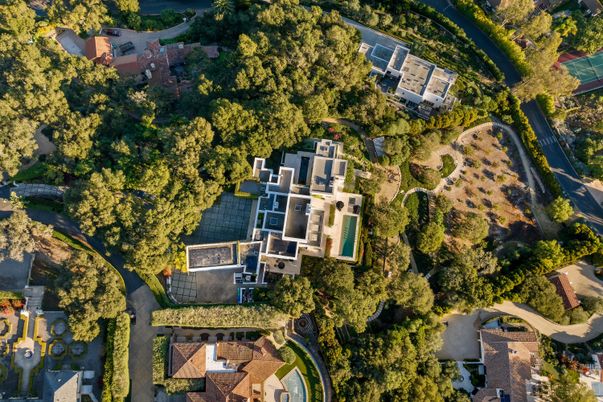 Exterior, Drone